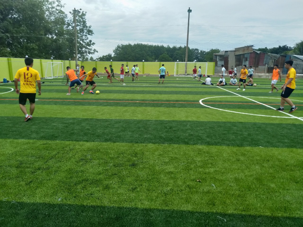 Thi công cỏ nhân tạo sân vườn