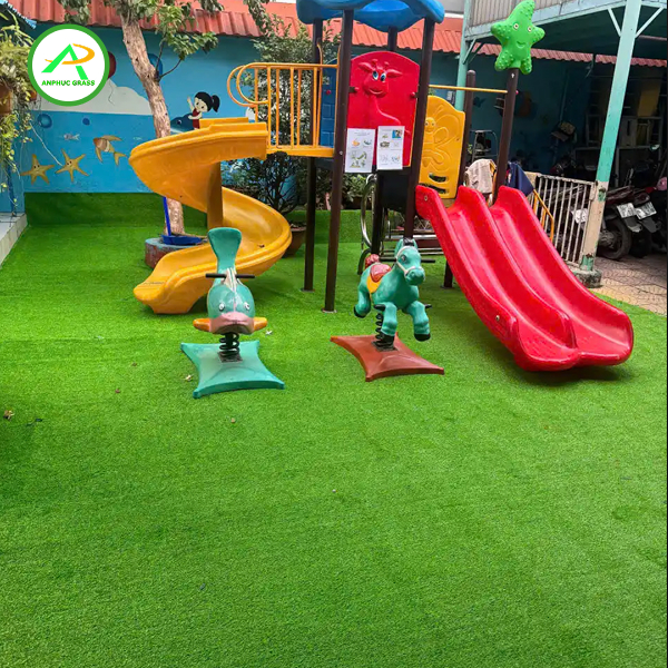 chi phí làm sân cỏ nhân tạo