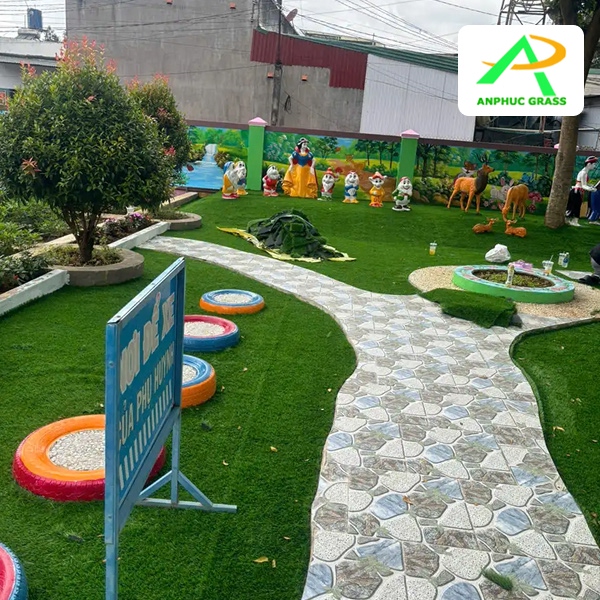 Cỏ nhân tạo cho hồ cá koi